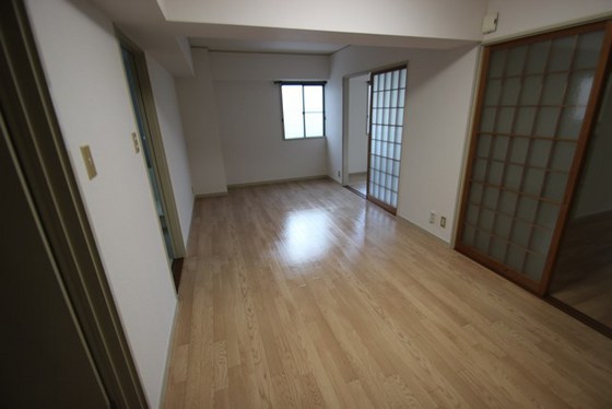 居室・リビング　※別号室の写真です。