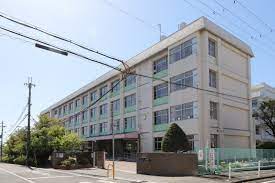 中学校　明石市立高丘中学校（中学校）まで1715m