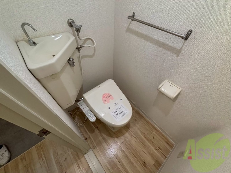 トイレ　こちらはトイレです。清潔感があり、安心して使用できます。