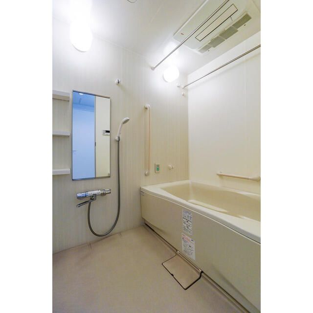 バス・シャワールーム　写真は同タイプ住居です。