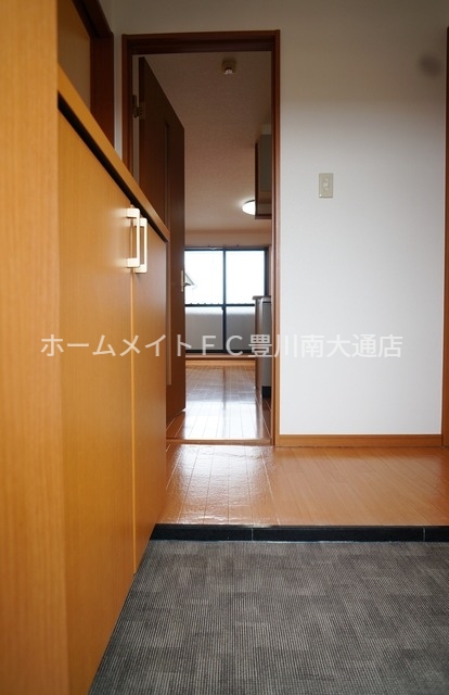 玄関　同型別部屋写真