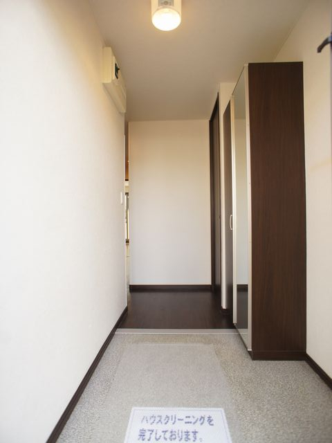 玄関　1階玄関！たくさん収納できるシューズボックスが付いています♪