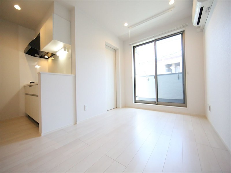 居室・リビング　ＬＤＫ12.5帖　エアコン完備　バルコニー　同仕様写真