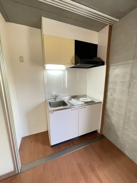 キッチン　別部屋参考写真です