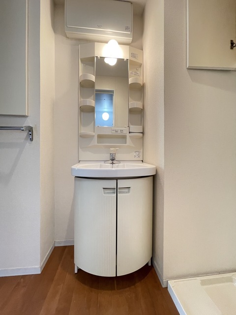 洗面設備　別部屋参考写真です