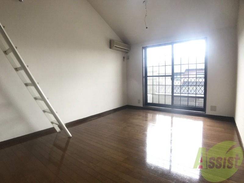 居室・リビング　天井も高くて開放感あるかんじですね