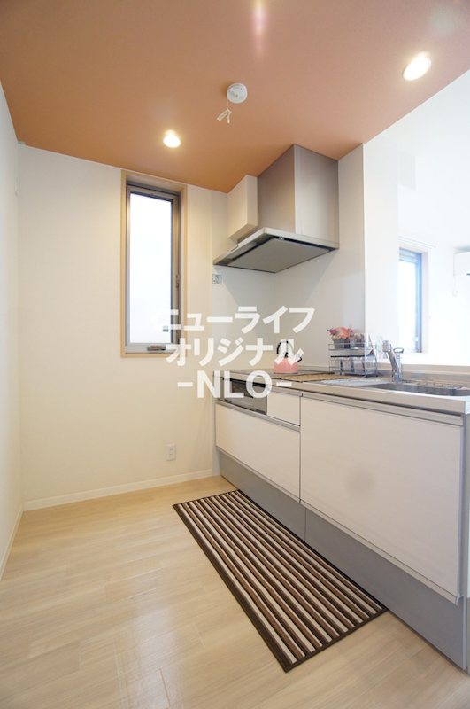 キッチン　グリル付3口コンロでお料理の幅も広がります。