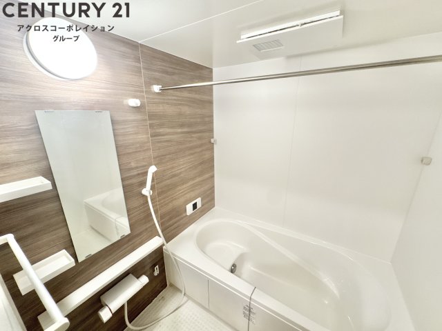 バス・シャワールーム　落ち着いた空間のお風呂です