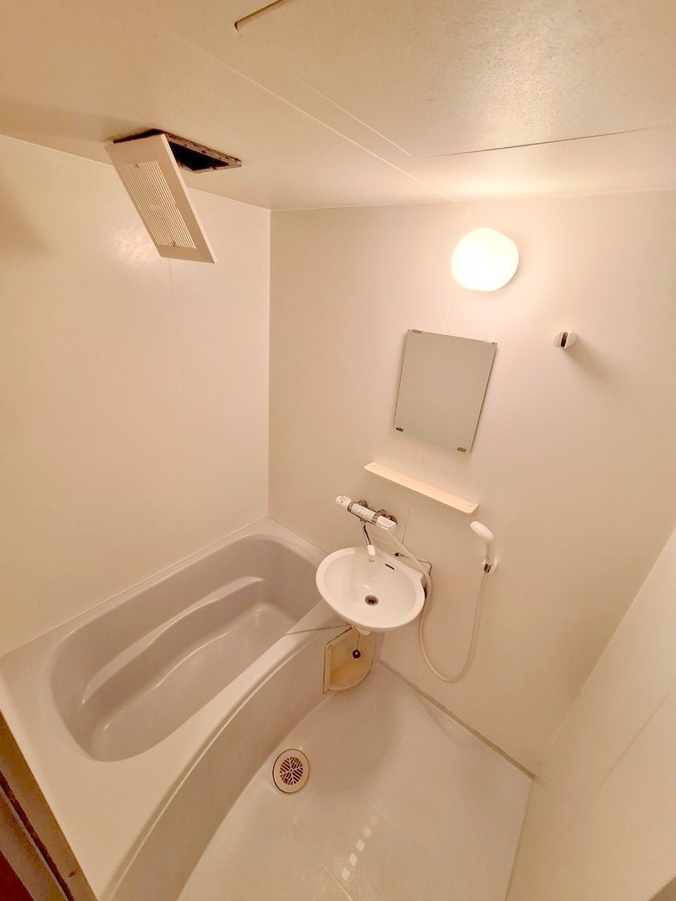 バス・シャワールーム　※別部屋参考写真