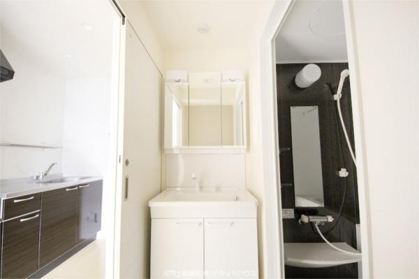 洗面設備　シャワー付洗面台