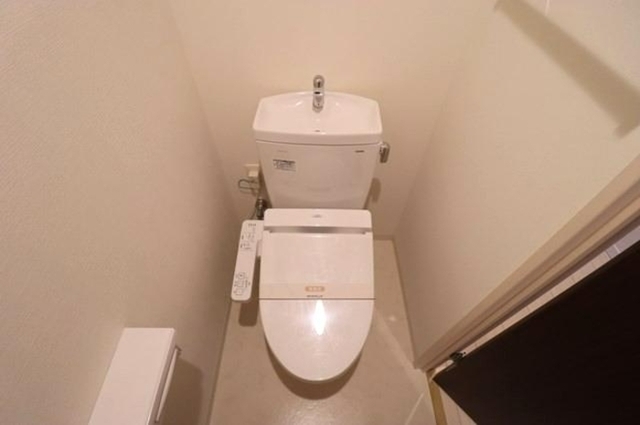 トイレ　温水洗浄暖房便座