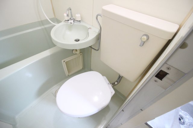 トイレ　3点ユニットなのでお掃除も手間要らず♪