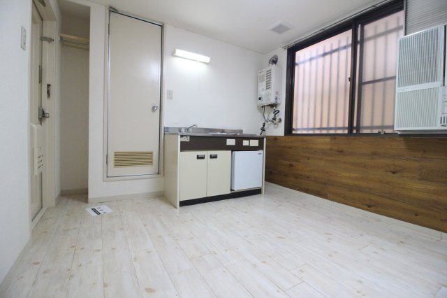 居室・リビング　2面採光のお部屋ですよ♪