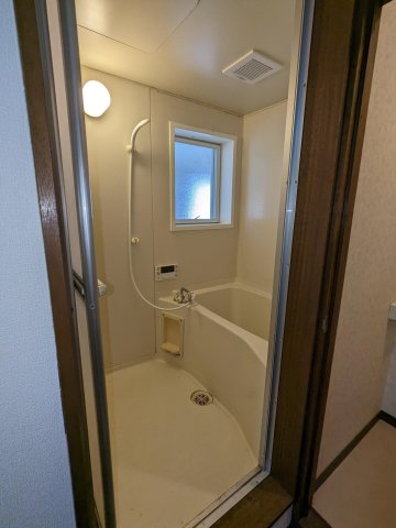 バス・シャワールーム　浴室換気扇新規入替済