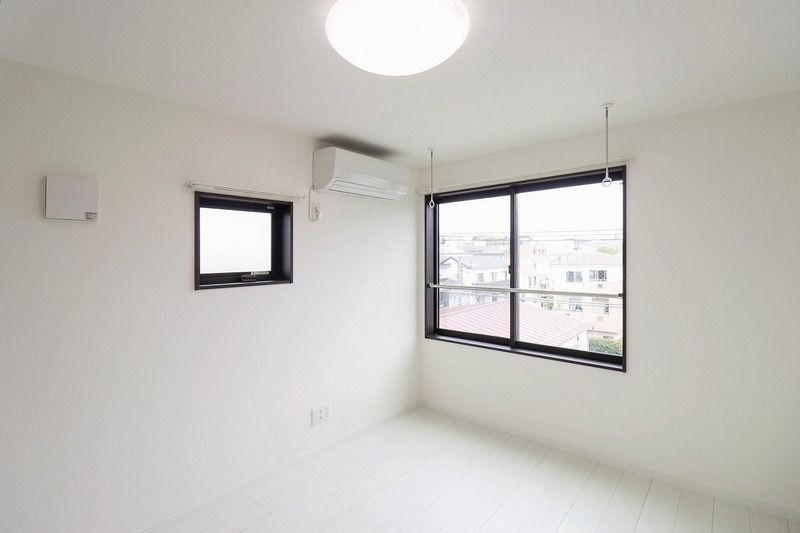 居室・リビング　☆明るい洋室☆