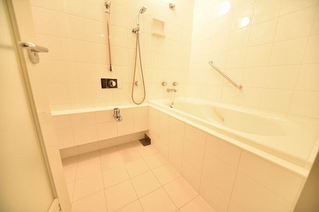 バス・シャワールーム　バスルーム