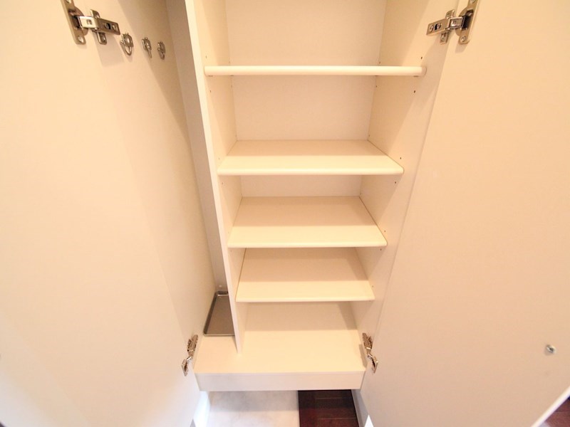 玄関　玄関　シューズボックス付（収納充実してます）