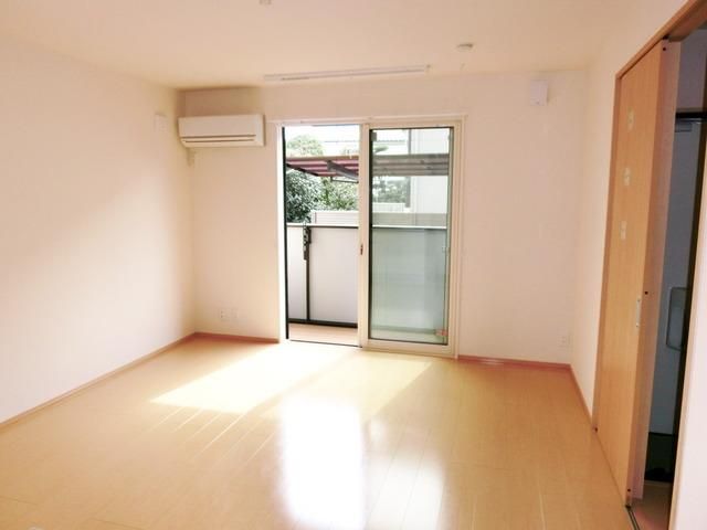 居室・リビング　★9.7帖の広いリビングスペースです★