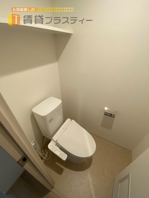 トイレ　温水洗浄便座付き。