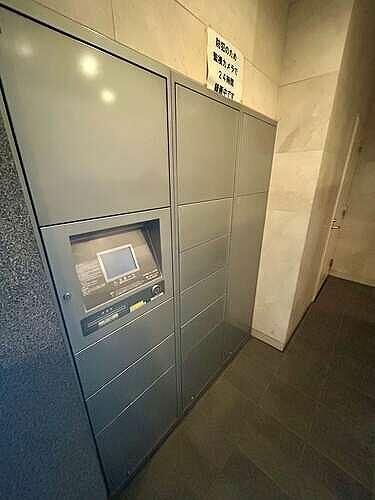 ロビー　宅配ボックス