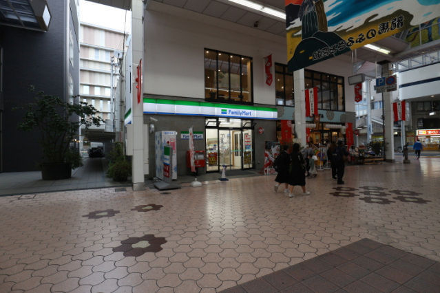 コンビニ　ファミリーマートほにや帯屋町店（コンビニ）まで518m