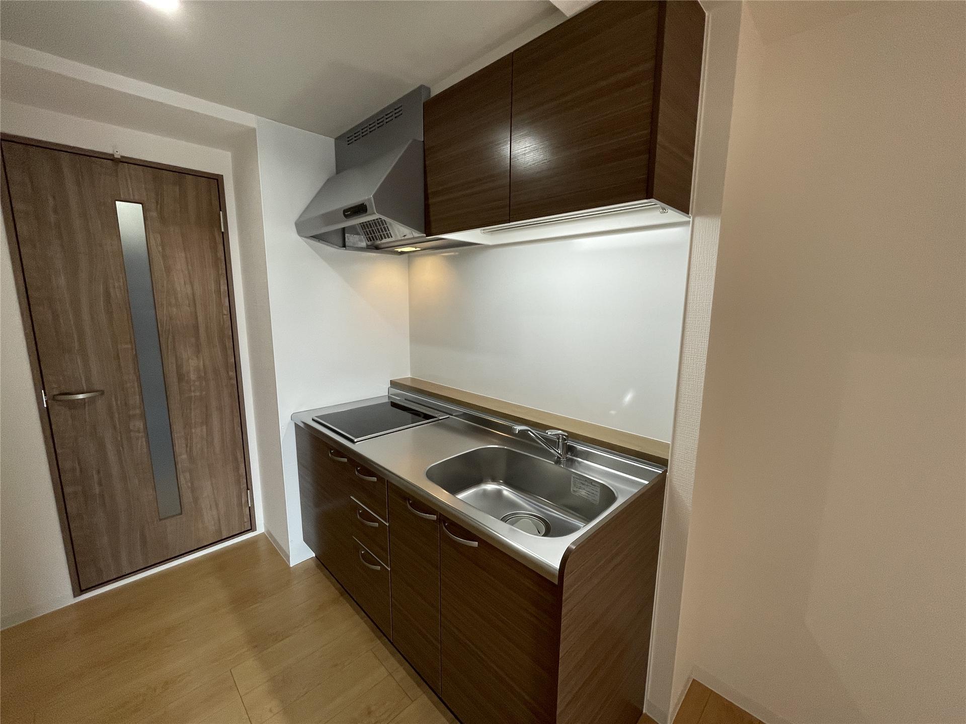 キッチン　ホーロー製の磁石がつくキッチンです