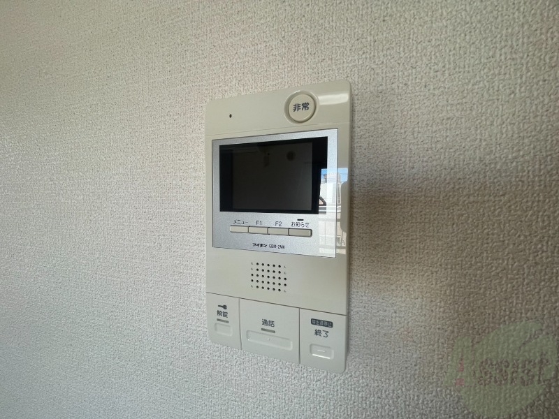 セキュリティ　ＴＶモニター付インターホンです。来客者の顔が見えるので安心！