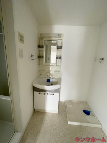 洗面設備　写真は別のお部屋のものでございます