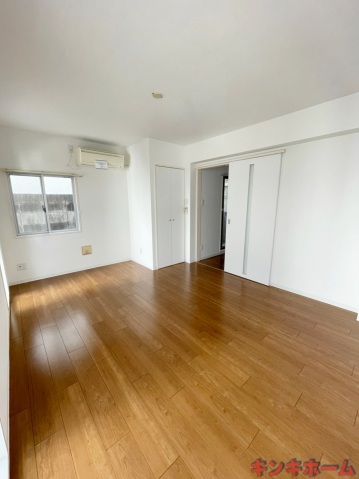 居室・リビング　写真は別のお部屋のものでございます