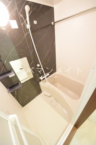 バス・シャワールーム　浴室乾燥機付き！