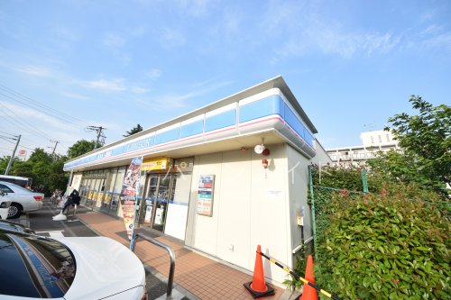 コンビニ　ローソン戸塚吉田町店（コンビニ）まで113m