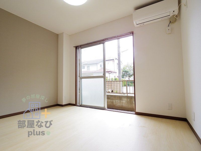 居室・リビング　※他号室写真です