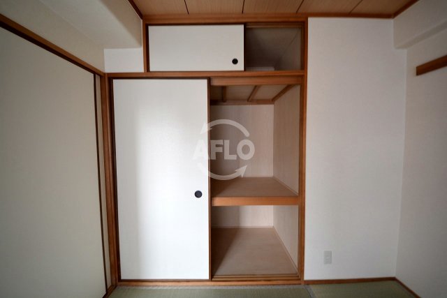 収納　日宝サンフラッツ東平　押入れ