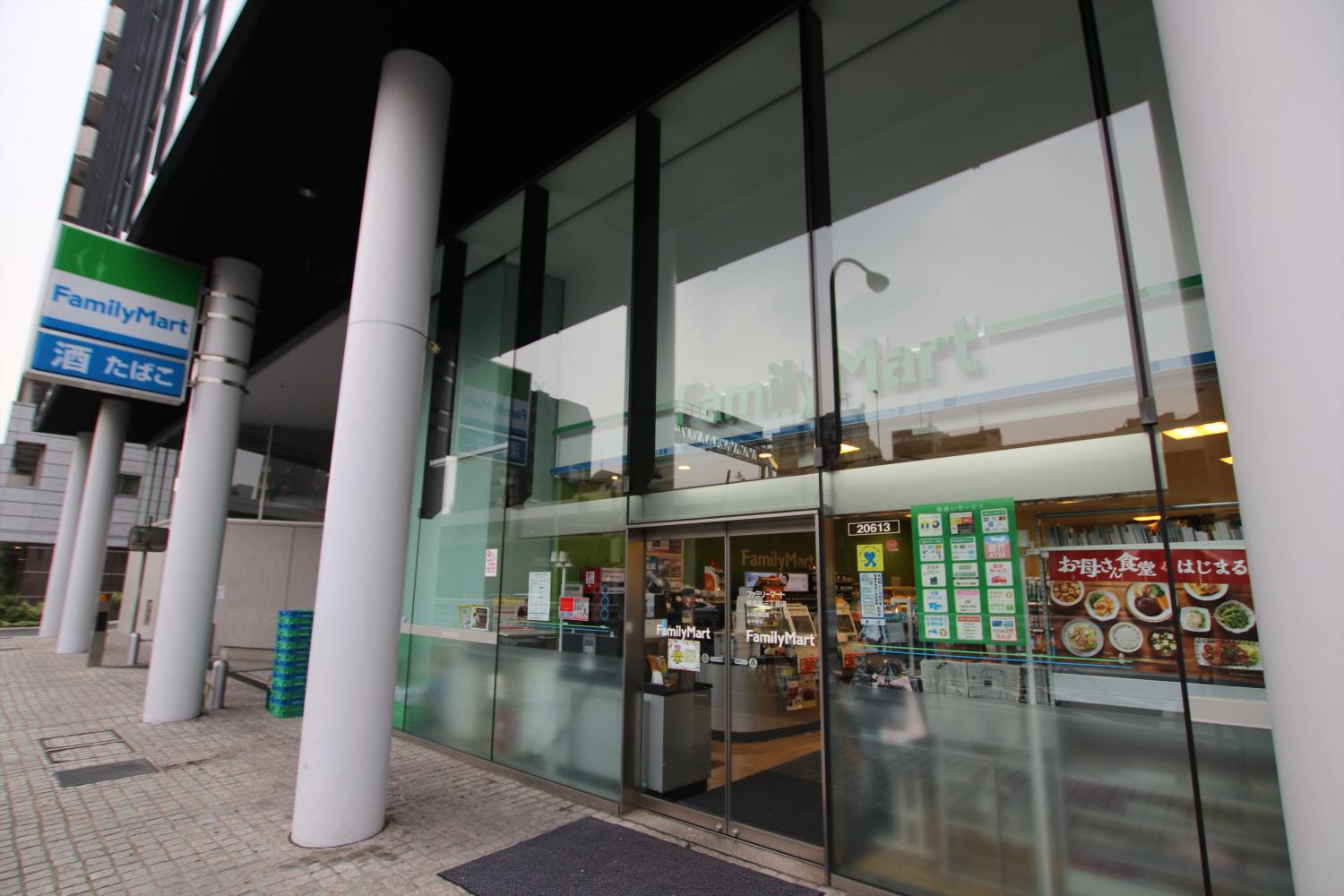 コンビニ　ファミリーマート南麻布三丁目店（コンビニ）まで341m