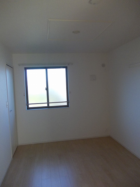 居室・リビング　ウォークインクローゼット付きの北洋室