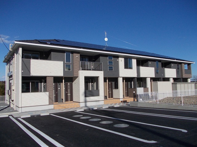 建物外観　前面駐車場で開放感あり☆