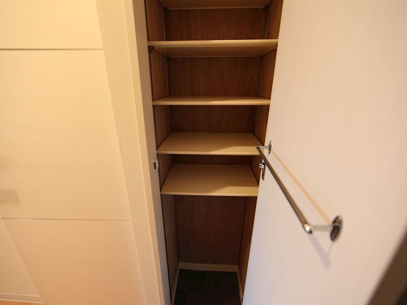 玄関　玄関　シューズボックス付（収納充実してます）