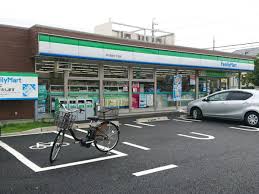 コンビニ　ファミリーマート 中小田井三丁目店（コンビニ）まで393m