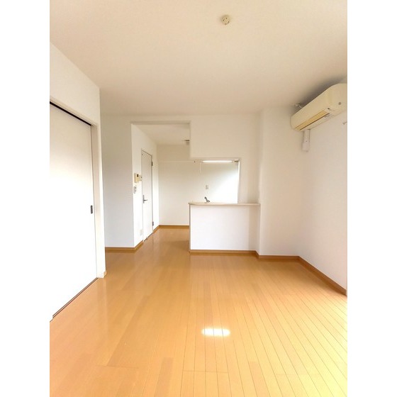 居室・リビング　※別部屋写真、現況優先