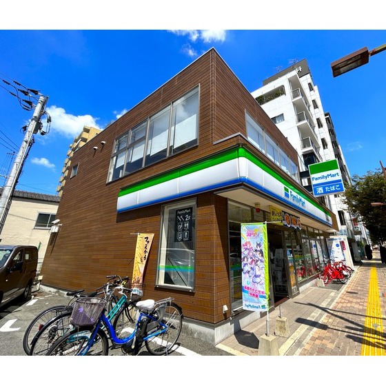 コンビニ　ファミリーマート熊本九品寺一丁目（コンビニ）まで361m