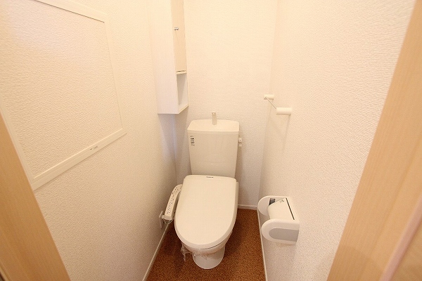 トイレ　温水シャワー付きトイレです