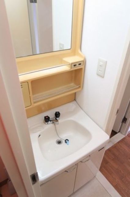 洗面設備　別部屋参考写真です