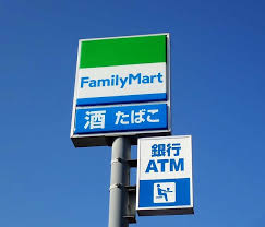 コンビニ　ファミリーマート札幌ドーム前店（コンビニ）まで210m