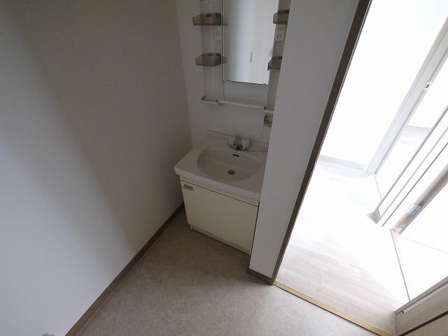 洗面設備　使いやすい独立洗面台です