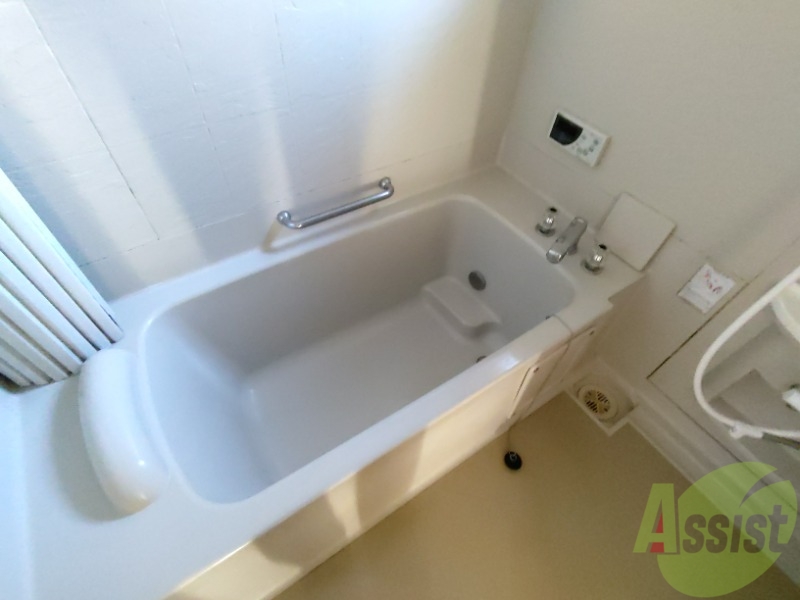 バス・シャワールーム　広めのお風呂になります。疲れをたっぷり癒してください。