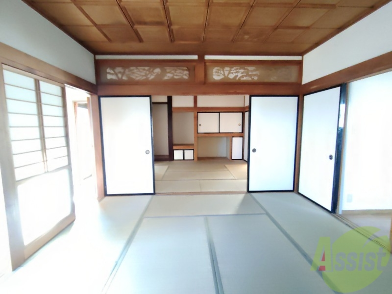 居室・リビング　リビングは和室になります。広いので家具のレイアウトも悩みます