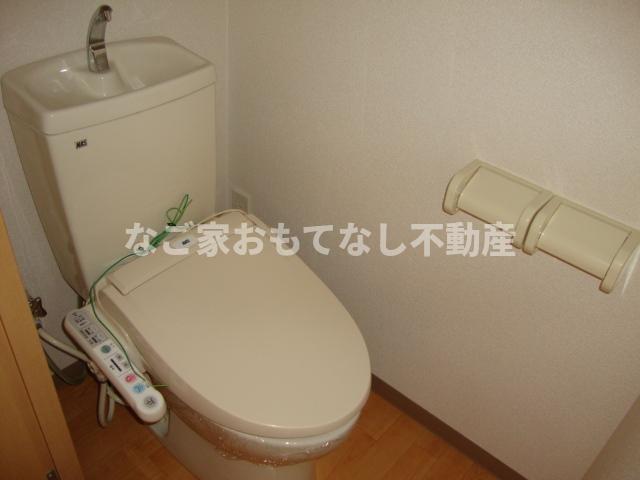 トイレ　※写真は別号室