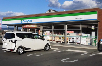 コンビニ　ファミリーマート　花尻ききょう町店（コンビニ）まで369m