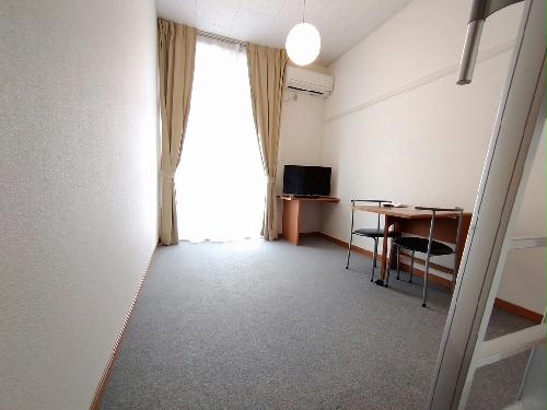 居室・リビング　現況優先　１階はフローリング仕様