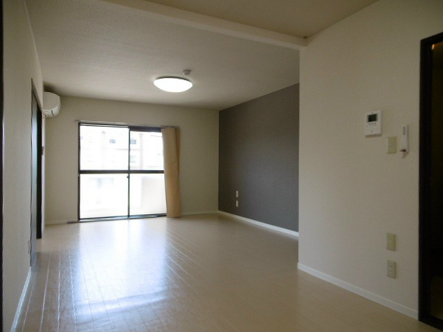 居室・リビング　※写真は202号室です（参考）